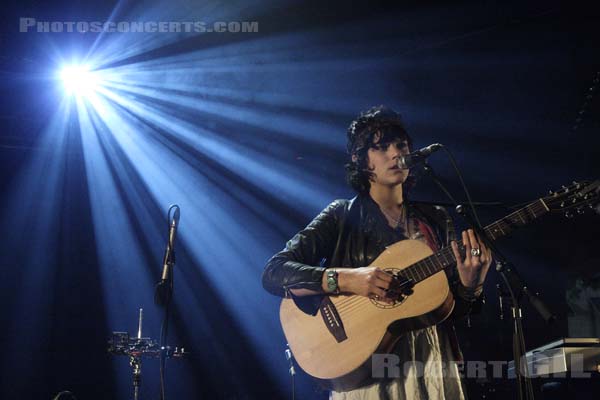 SOKO - 2008-07-13 - LA ROCHELLE - La Motte Rouge - 